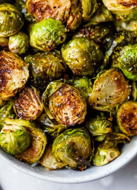 Roasted Brussels Sprouts | Crispy, Caramelized, and Delicious! Toni's Recipes, Side Foods, Pescatarian Recipes Healthy, Roasted Brussel Sprouts Oven, Roasted Brussels Sprouts Recipe, Balsamic Brussel Sprouts, Tonights Dinner, Crispy Brussel Sprouts, Brussel Sprout Recipes Roasted