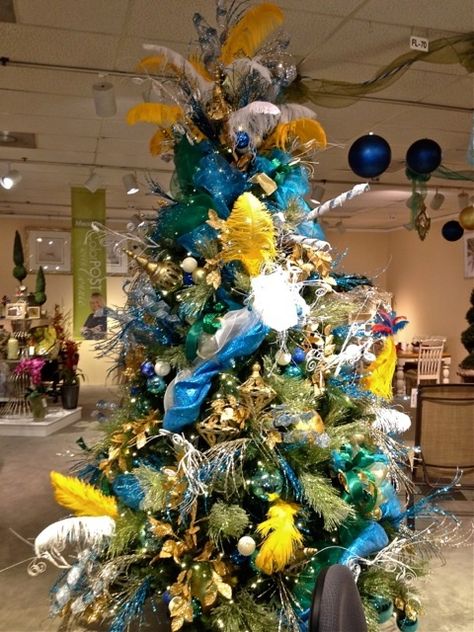 Christmas in the Bahamas Junkanoo  theme, For furniture plus Grand Bahama. Tropical Christmas Trees, Glamorous Christmas Tree, Glamorous Christmas, Rainforest Theme, Bird Christmas Ornaments, Christmas Fruit, Creative Christmas Trees, Beachy Christmas, Elegant Christmas Trees