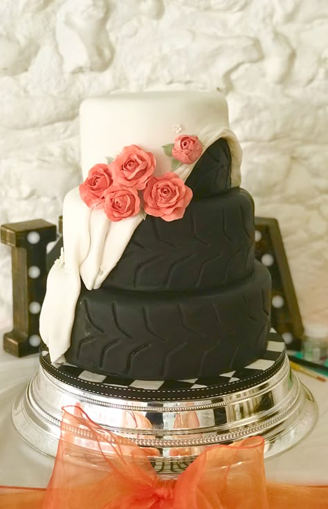 Wedding Cake Motorcycle, Car Theme Wedding Cake, Race Car Wedding Cake, Welder Wedding Ideas, Car Enthusiast Wedding, Motorcycle Centerpiece Ideas, Motorcycle Themed Wedding, Biker Theme Wedding, Car Themed Wedding Ideas