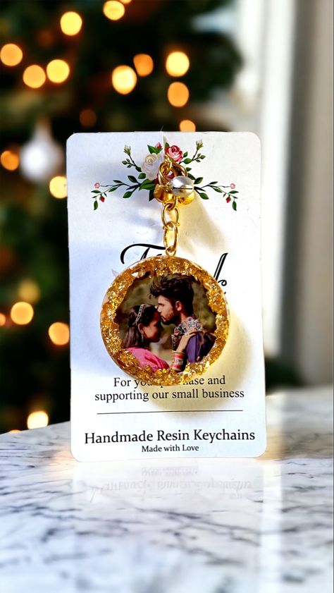 Couple Photos Reson Keychain, Celebrate your love story with our personalized resin keychains. Engraved with your names, these keychains are a constant reminder of the love and commitment you share. A heartfelt gift that will make every day a little more special✨❤️ #Resinkeychain #Keychain #amarcrafts Making Resin Keychains, Resin Photo Keychain, Resin Keychain Ideas, Couple Keychains, Resin Works, Resin Arts, Resin Photo, Diy Fabric Jewellery, Bridal Gift Wrapping Ideas