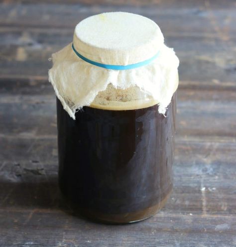 Learn how to make delicious homemade fermented root beer. Traditional homemade root beer is made with real roots, herbs, berries, and spices. This fermented root beer recipe is made with a ginger bug! Fermented Soda, Homemade Root Beer, Sassafras Root, Salt Potatoes, Sassafras Tea, Root Beer Recipe, Homemade Rootbeer, Honey Pops, Kombucha Flavors