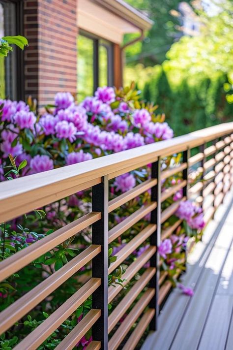 Modern Horizontal Deck Railing Ideas | Chic Designs Porch Horizontal Railing Ideas, Decorative Deck Railing Ideas, Back Deck Railing Ideas, Deck Stair Railing Ideas, Modern Railing Outdoor, Horizontal Porch Railing, Horizontal Deck Railing Ideas, Deck Railings Ideas, Modern Deck Railing