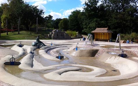 Splash Parks to go with kids in London Water Playground Design, Outdoor Water Play, Landscape Engineer, Urban Playground, Water Playground, Public Space Design, Outdoor Play Area, Outdoor Park, Children Park