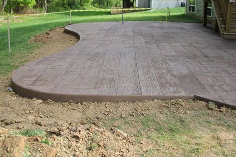 Tips for Planning a Patio | merrypad Wood Stamped Concrete, Diy Patio Ideas, Diy Concrete Patio, Cement Patio, Concrete Patio Designs, Stamped Concrete Patio, Patio Flooring, Wood Patio, Brick Patios