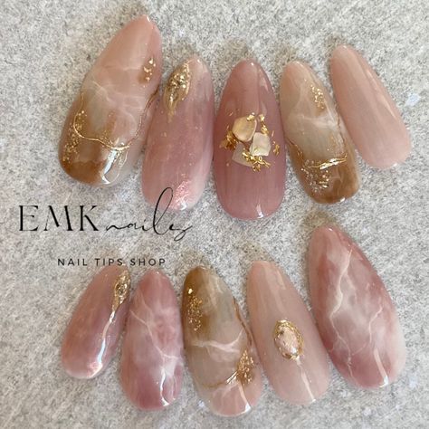 I am a nail designer who used to work in Japan. I am good at delicate and gorgeous designs. I studied on my own through an internet community.Please kindly note that, even though I will create and handle with care, seldomly tiny dust or bubbles are included.Sets are handmade which means that there may be a slight variation from photos. If there is no notice of the size of nails within 3 days after purchase, we will create as size M. Bridal Nails Wedding Marble, Wedding Nails Marble, Asian Press On Nails, Pink Stone Nails, Japan Nails Design, Stone Nails, Hand Painted Nails, Nails Marble, Japan Nail