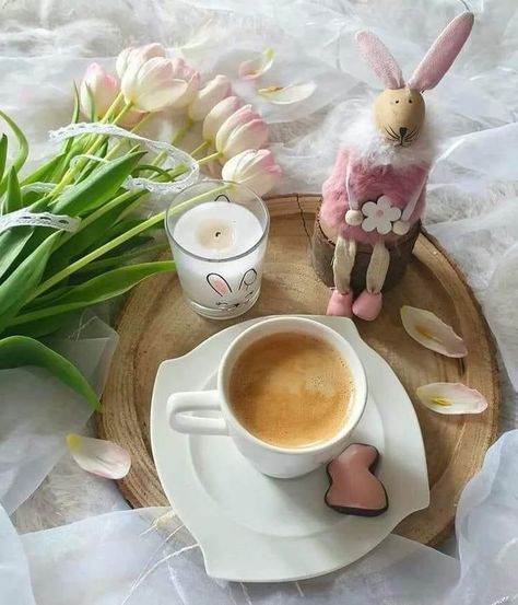 Expresso Cafe, Candy Photoshoot, Spring Cups, Easter Breakfast, Spring Coffee, Easter Pictures, Coffee Heart, Delicious Coffee, Coffee Breakfast