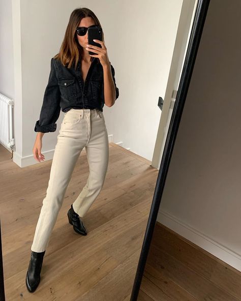 We're Obsessed With Beige Jeans Thanks to This Instagram Look Creme Jeans Outfits, Outfit Jeans Beige, Cream Jeans Outfit, Beige Jeans Outfit, Outfits Beige, Beige Hose, Minimalist Moda, Jean Beige, Off White Jeans