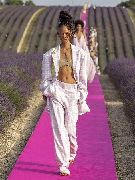 Jacquemus : Runway - Fashion Week - Menswear Spring/Summer 2020 Jacquemus Runway, 90s Runway Fashion, Runway Fashion Couture, Runway Outfits, Model Lifestyle, Model Inspo, Model Aesthetic, Zac Posen, Fashion Weeks