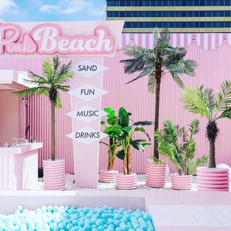 Pink Beach Theme Party, Beach Club Decor, Beach Club Party Theme, Pink Beach Party, Amsterdam Tourist Attractions, Vintage Beach Party, Pink Retro Wallpaper, Diy Backyard Movie Night, Palm Springs Party