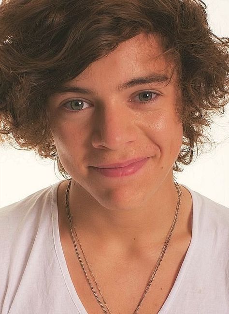 Young Harry Styles, Harry Styles Eyes, Harry Styles One Direction, Harry 1d, Harry Styles Cute, Harry Styles Wallpaper, Harry Styles Pictures, Harry Styles Photos, One Direction Pictures