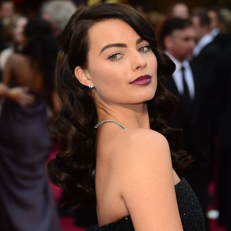 Margot Robbie Brunette, Margot Robbie Wedding, Margot Robbie Oscars, Brown Hair Pictures, Margot Robbie Hair, Oscars 2014, Dark Brown Hair Color, Popsugar Beauty, Celebrity Beauty