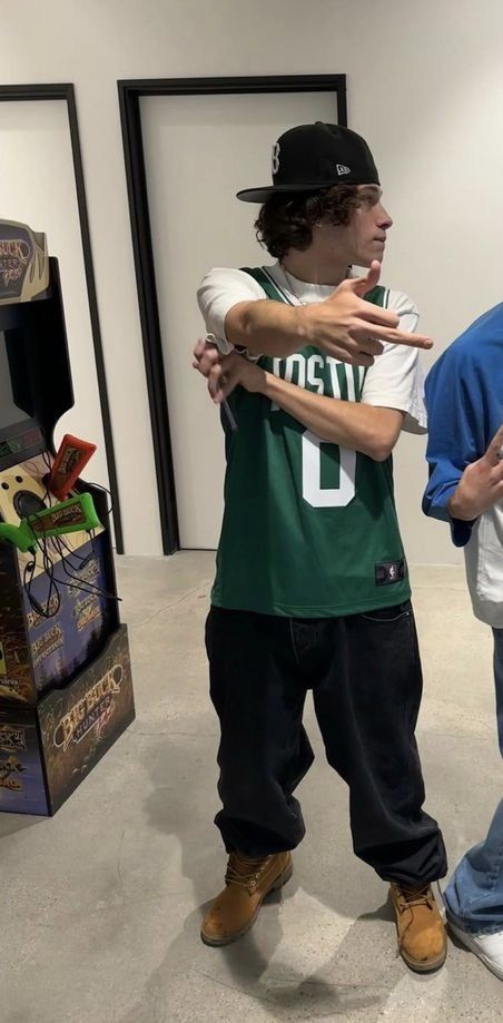 Chris Sturniolo Backwards Hat, Chris Frat Boy Era, Chris Sturniolo Basketball, Frat Boy Chris, Chris Sturniolo Frat Boy, Frat Boy Chris Sturniolo, Chris Sturniolo Frat Boy Era, Frat Boy Aesthetic, Frat Boy Outfit