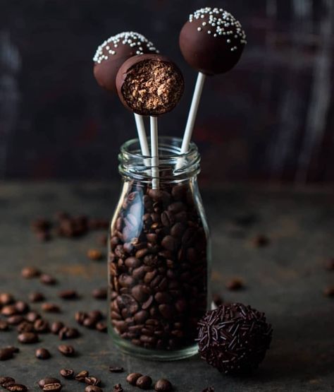 Hautes Cuisines on Instagram: “Chocolate Pops | #NoBakeDesserts Category | Best Photographers & Photos 2019 | 6th Week | The winner of the Chocolates & Candy Theme Week…” Sweets Photography, Candy Photography, Baking Photography, Chocolate Pops, Chocolate Festival, Candy Theme, Cake Photography, Pretty Plates, Food Photography Styling