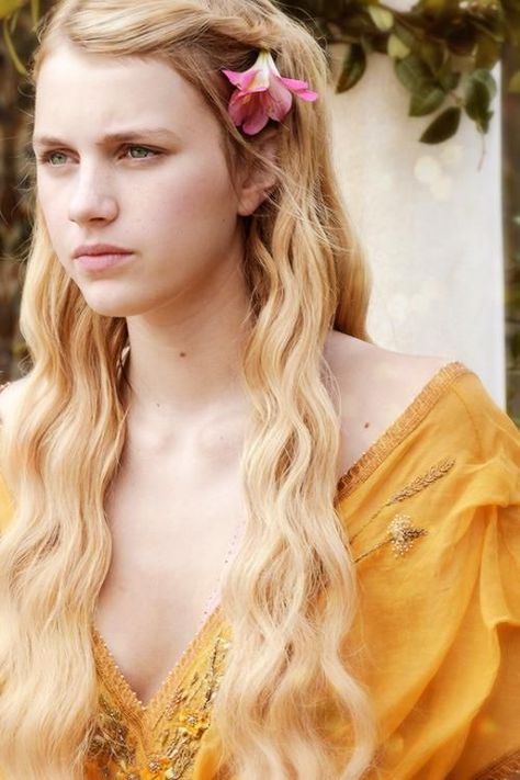 Princess Myrcella Baratheon. Myrcella is the only daughter of ... Myrcella Lannister, Myrcella Baratheon, Nell Tiger Free, Game Of Thrones Costumes, Game Of Thrones Tv, Nikolaj Coster Waldau, Hbo Game Of Thrones, Cersei Lannister, Gra O Tron