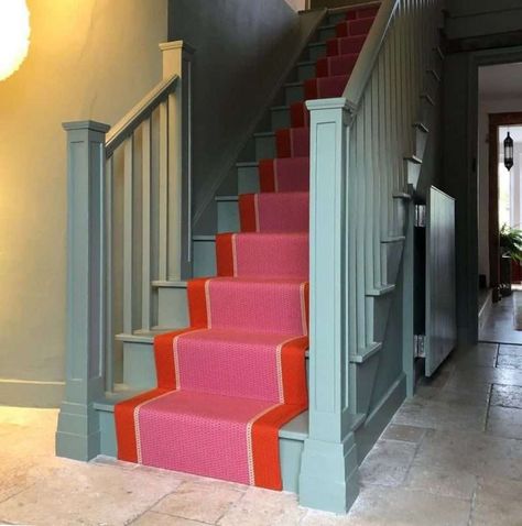 Green Painted Stairs, Neutral Stair Runner, Staircase Runner Ideas, Stair Carpet Ideas, Ideas For Stairs, Striped Stair Runner, Bright Carpet, Stairs Colours, Painted Staircases