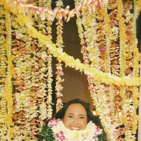 leiolani on Instagram: "truly a party of love, Ka Pāʻina A Ke Aloha. From making my dream lei hallway come to life, to the one of a kind Puamana Crabbe inspired lole, the beautiful centerpieces, gorgeous patio setups, delicious kalo poke, thirst quenching juneshine, artisan craft cocktails, unique silent auction, and the one and only asato family. Ka Pāʻina A Ke Aloha was a success! I’m so grateful to everyone who sponsored, the kōkua crew, those who came to enjoy, and was a part of this joyo Lei Backdrop, Gorgeous Patio, Lei Lei, Hawaii Homes, Polynesian Culture, Silent Auction, Beautiful Centerpieces, Graduation Photos, Island Girl