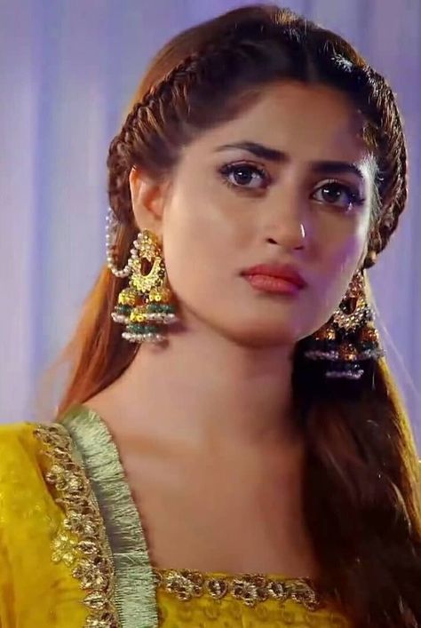 Saharey Earrings Hairstyle, Saharey Earrings, Earrings Hairstyle, Sajjal Ali, Sajal Aly, Pakistani Women Dresses, Nice Face, Drama List, Dress Designing