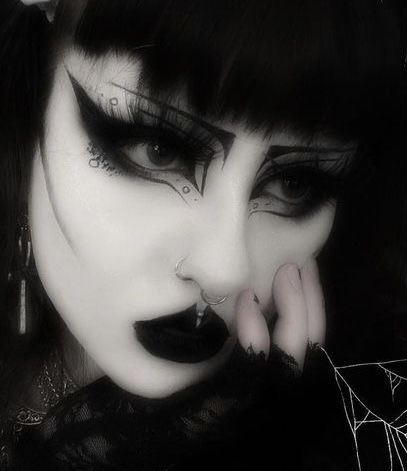 Gothic Icon, Maquillage Goth, Trad Goth Makeup, Goth Eye Makeup, Alternative Girl, Punk Makeup, Trad Goth, Alt Makeup, Gothic Girl