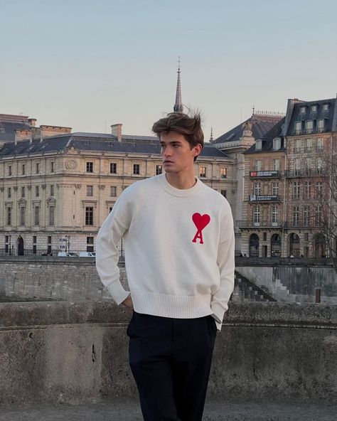 White Sweater Men Outfits, Men White Sweater Outfit, Ami Paris Outfit Men, Ami Paris Outfit, Frat Boy Outfit, Ami Sweater, 90s Men Fashion, Polo Shirt Outfit Men, Sweater Outfits Men