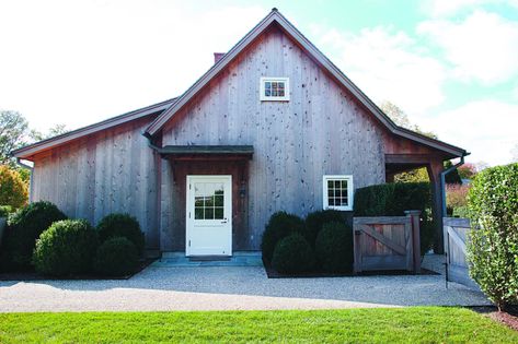 Ina Garten’s East Hamptons Home: A Look Inside ‘The Barn’ – SheKnows East Hampton Houses, Ina Garden, Hampton Garden, Set A Table, Hamptons New York, Architecture Classic, Hampton House, Barefoot Contessa, Hamptons House