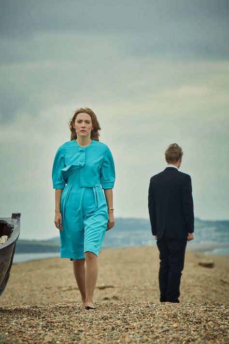 "On Chesil Beach" movie still, 2017. L to R: Saoirse Ronan, Billy Howle. On Chesil Beach, Saoirse Ronan, Couple Romance, Beach Images, Movie Costumes, Photography Projects, Classic Movies, Romance, Film