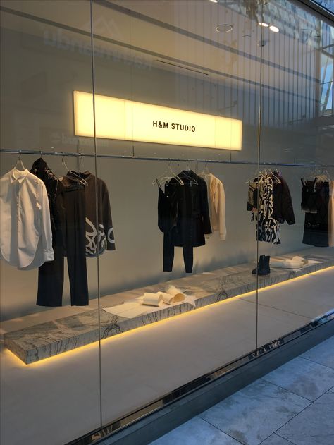 H M Store, Visual Merchandising Ideas, Van Life Blog, Visual Merchandiser, Boys Bedroom Makeover, Clothing Store Design, Retail Store Display, Expensive Furniture, Showroom Interior Design