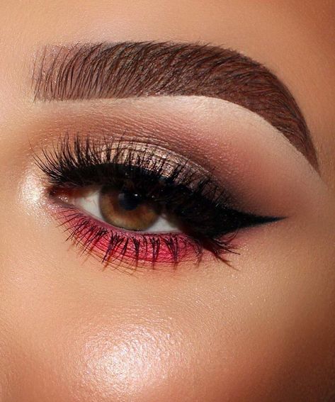 Morphe on Instagram: “When your liner is sharp and your lower lash line is poppin'. 🔥💫@sarandaprapaniku nailed this look brow to cheek using her #MorpheBrushes.…” Sparkly Eye Makeup, Red Makeup Looks, Maquillage Yeux Cut Crease, Silver Eye Makeup, Neutral Eye Makeup, Red Eye Makeup, Makeup Glitter, Dramatic Eye Makeup, Neutral Eyes