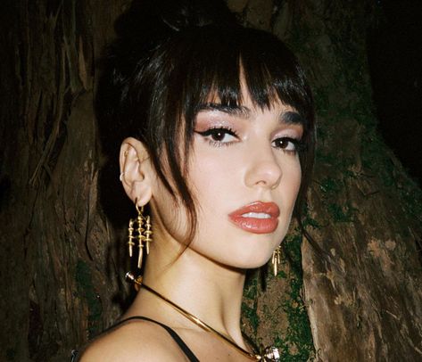 Dua Lipa With Bangs, Dua Lipa Earrings, Dua Lipa Bangs, Dua Lipa Makeup, Dua Lipa Icon, Baby Oc, Nepo Baby, Future Nostalgia, Diamond Bracelet Design