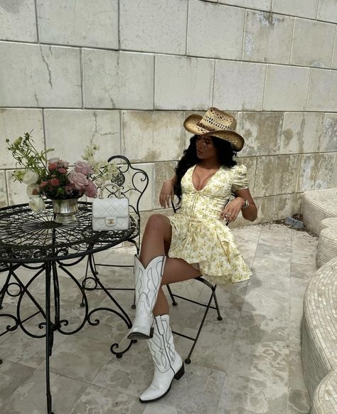 Alexis Braun, Southern Belle Aesthetic, Southern Belle Outfit, Belle Aesthetic, Country Girl Aesthetic, Vibe Instagram, Belle Outfit, Back To Bed, Glam Boho