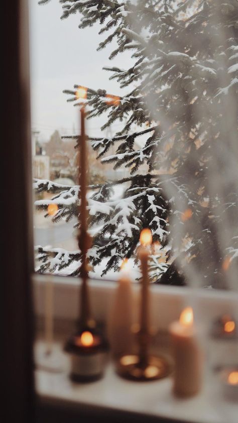 December Vibes Aesthetic, Cozy Christmas Aesthetic Wallpaper, Christmas Winter Background, Christmas Decor Aesthetic, Romanticizing Winter, Winter Candle, Candle Aesthetic, Winter Vibes, Winter Magic