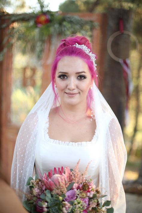 Pink Hair Wedding, Pink Hair Bride, Wedding Hair Colors, Hair Bride, Bride Bouquet, Hair Idea, Bride Hair, Bright Spring, Bride Bouquets