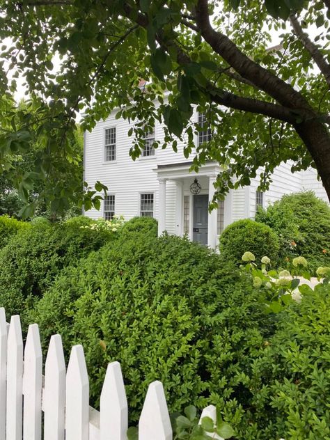 Sag Harbor Aunt, Sag Harbor Aesthetic, Bloom Sag Harbor, Snug Harbor Staten Island, Harbor House Inn, Sag Harbor New York, Shop Exterior, Window Manufacturers, Hamptons Summer