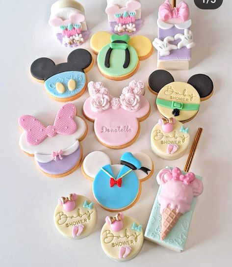 Disney Party Food, Disney Party Foods, Disney World Party, Disney World Snacks, Disney Birthday Party, Fab Five, Birthday Disney, Mickey Party, World Party