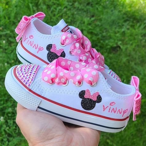 cutiepiegoodies - Etsy Minnie Mouse Converse Diy, Minnie Mouse Diy Decorations, Diy Minnie Mouse Decorations, Minnie Mouse Gift Ideas, Pink Minnie Mouse Birthday Party, Minnie Mouse Party Favors, Minnie Mouse Converse, Minnie Mouse Party Favor, Minnie Mouse Gifts