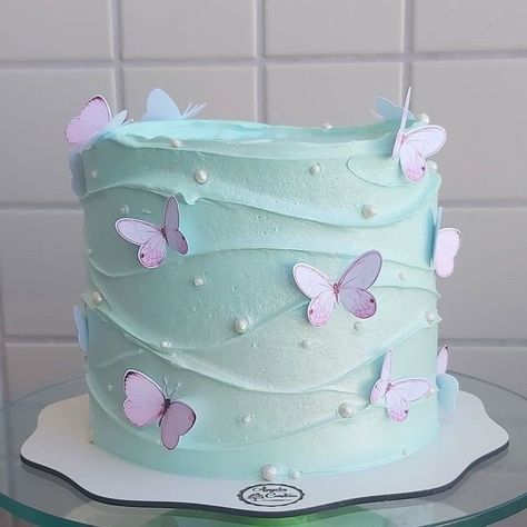 𝓜. on Twitter: "BUTTERFLY CAKES.… " Tårta Design, Butterfly Birthday Cakes, Pastel Cakes, Elegant Birthday Cakes, Simple Cake Designs, Cake Decorating Frosting, Creative Birthday Cakes, Beautiful Birthday Cakes, Simple Birthday Cake