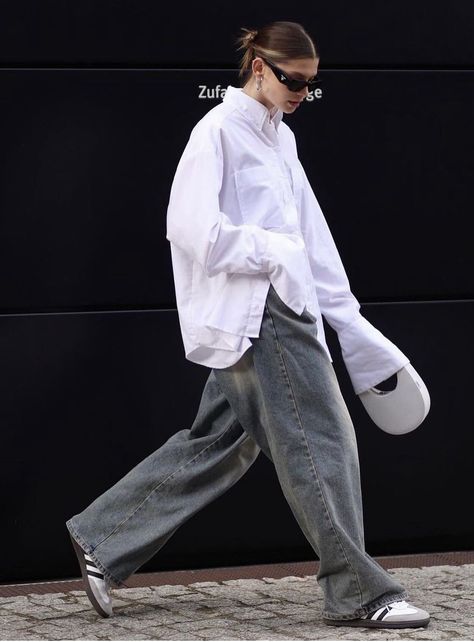 Street Style Outfits Casual, Minimalist Moda, Oversized White Shirt, White Shirt Outfits, Fashion Trend Forecast, Color Combinations For Clothes, Statement Art, Instagram Style, 60 Fashion