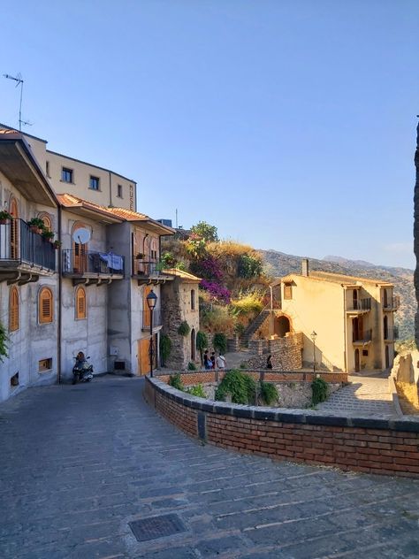 Rural Italy, Weird Town, Italy Villages, Village Aesthetic, Scenery Aesthetic, Villa France, Aesthetics Art, Italian Town, European Village