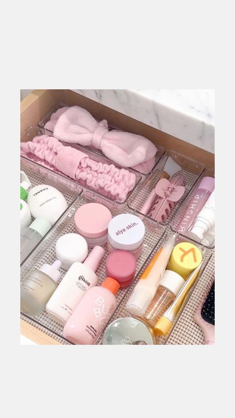 Drawer Organization Aesthetic, Organization Aesthetic, Drawer Organization, Makeup Drawer, Pink Lifestyle, Shower Skin Care, Skincare Organization, Pretty Skin Care, روتين العناية بالبشرة