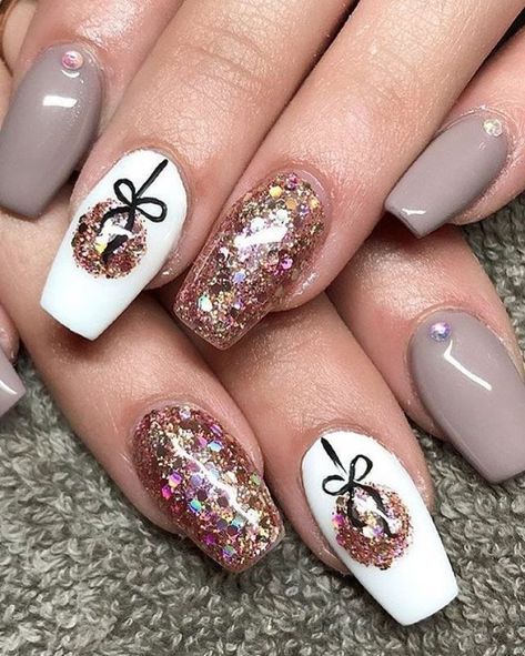 Christmas Nail Colors, New Years Nail Designs, Special Nails, Cute Christmas Nails, Nail Colors Winter, Christmas Nail Art Designs, Christmas Nails Acrylic, Nails Polish, Winter Nail Art