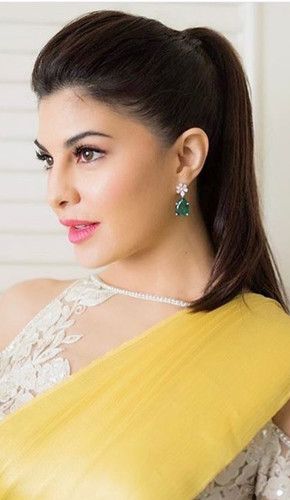 Jacqueline with a simple and chic high ponytail hairstyle that is perfect for medium wavy hair. a small and tiny high puff near the crown of her head adds to the overall charm of her look. Ponytail Hairstyle On Saree, Saree With Ponytail, Ponytail For Saree Look, Ponytail On Saree, Simple Puff Hairstyle, Saree Simple Hairstyles, Ponytail Hairstyles For Saree, Straight Hair Ponytail Ideas, Hair Puff Styles