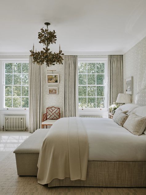 A classic and colourful Chelsea townhouse restored to its Georgian roots | House & Garden Georgian Bedroom, Chelsea Townhouse, Georgian Windows, Hall Tiles, London Bedroom, Georgian Interiors, English Country Style, New England Style, Red House