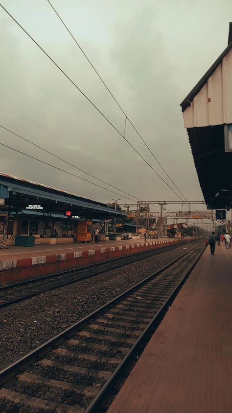 Ac Train Snap, Train Photo Ideas Instagram, Local Train Snap, Train Photography Aesthetic, Fake Pictures For Instagram Story, Train Snap, Walking Pictures, Aesthetic Blurry Mirror Selfie, Train Aesthetic