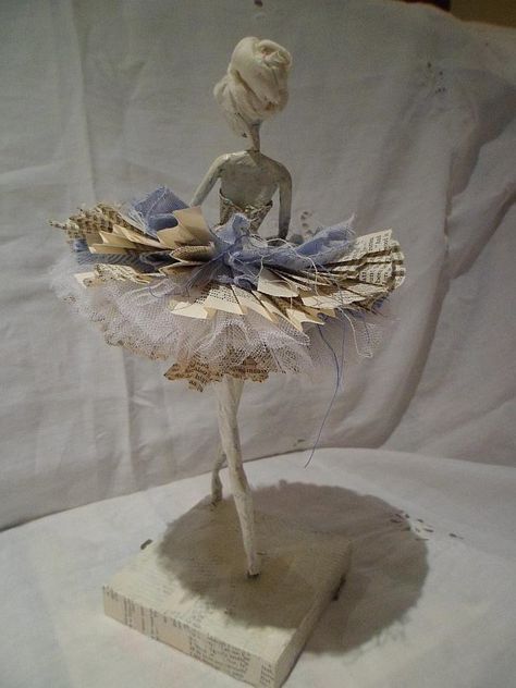 Ballerina Sculpture, Wire Doll, Beautiful Pose, Sculpture Wire, Paper Mache Dolls, Paper Mache Animals, Wire Art Sculpture, Paper Mache Clay, Paper Mache Sculpture