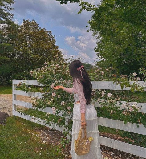 Coquette X Cottagecore, Country Side Aesthetic Girl, Coquette Country Aesthetic, Country Coquette Aesthetic, Valley Girl Aesthetic, Cottagecore Summer Aesthetic, Cottagecore Girl Aesthetic, Country Side Aesthetic, Coquette Cottagecore Aesthetic