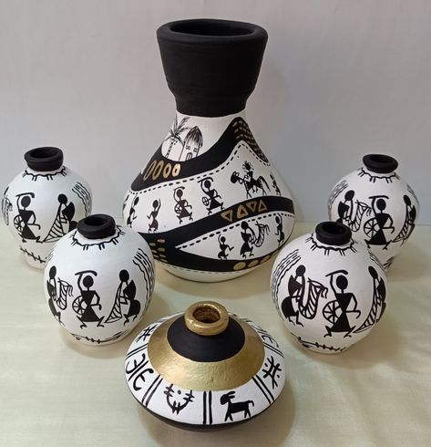 Hand-painted miniature pots with warli art Warli On Pot, Warli Art Designs On Pots, Traditional Pot Painting, Worli Painting On Pot, Warli Paintings On Pots, Warli Art On Pots, Pot Painting Ideas Creative Indian, Matki Painting, Miniature Pots