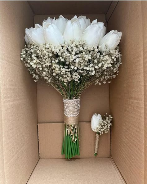 Groomsmen Buttonholes, Brides Flowers Bouquet, Simple Wedding Bouquets, Bride Dress Simple, Wedding Planning Decor, Bridal Bouquet Flowers, Bride Bouquet, Hand Bouquet, Wedding Decor Style