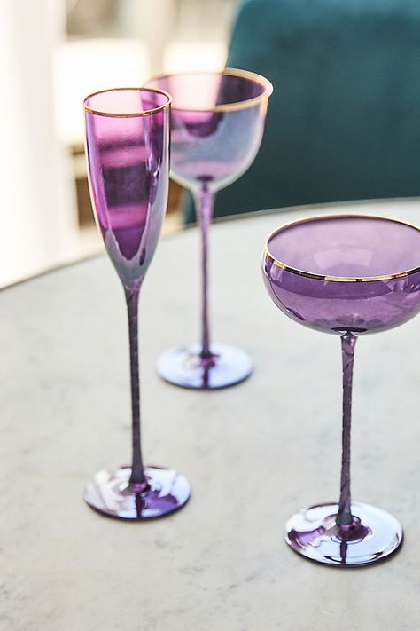 Dinner Party Drinks, Modern Wine Glasses, Flute Glasses, Glass Photography, Dinner At Home, Wedding Glasses, Outdoor Holiday Decor, Casual Dinner, Dinner Sets