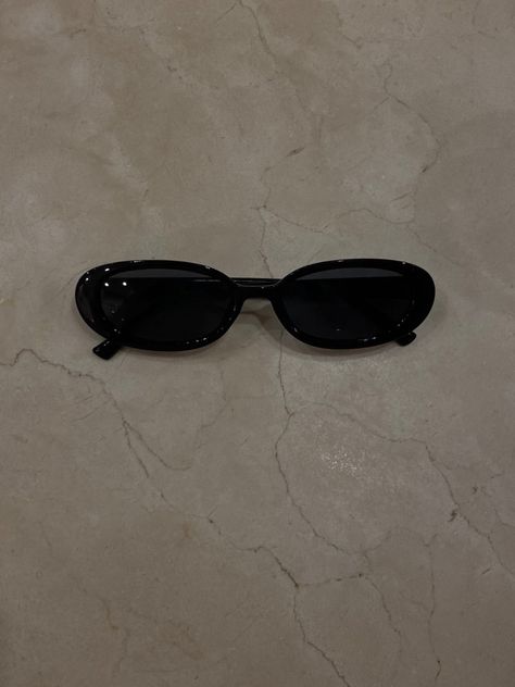 Black Sunglasses Aesthetic, Minimalist Accessories Jewellery, Sunglasses 2020, Freetime Activities, Fall Sunglasses, Classy Glasses, Man Sunglasses, Pretty Shoes Sneakers, Fashion Eye Glasses