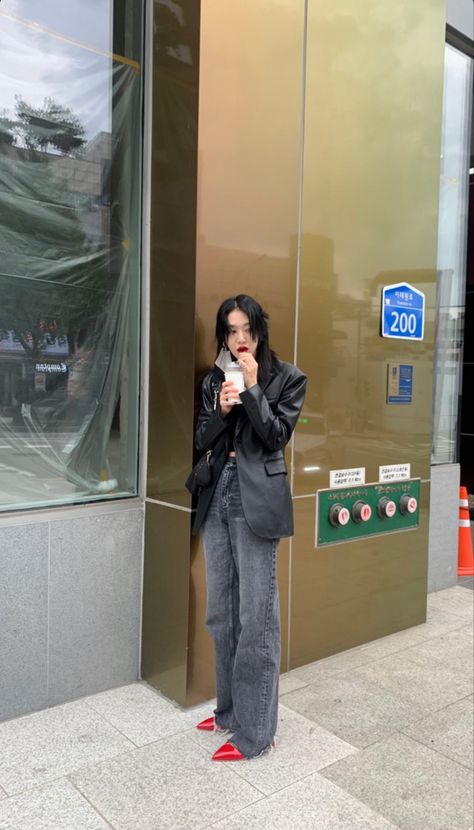 Sora Choi, Masc Women, Food Motivation, Minimal Outfit, Music Entertainment, Attractive People, Fashion Fits, Harajuku Fashion, Daily Look