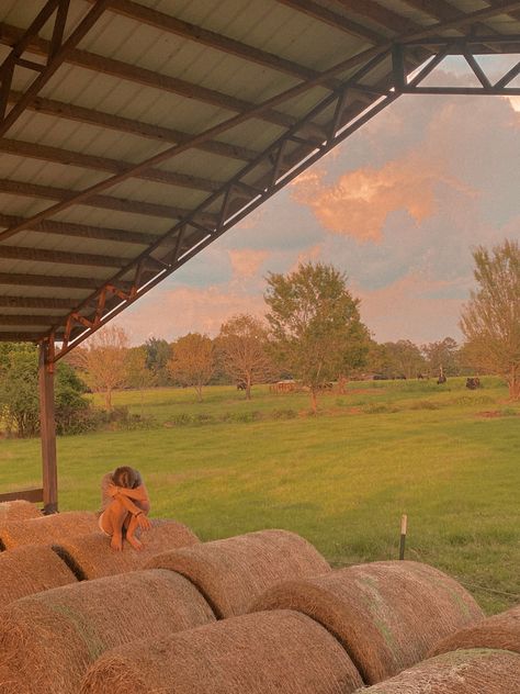 Ranch House Astethic, Farming Aesthetic Country Living, Ranch Home Aesthetic, Ranch House Aesthetic, Heartland Aesthetic, Farm Aesthetic Country Living, Old Country Aesthetic, Country Living Aesthetic, Country Home Aesthetic